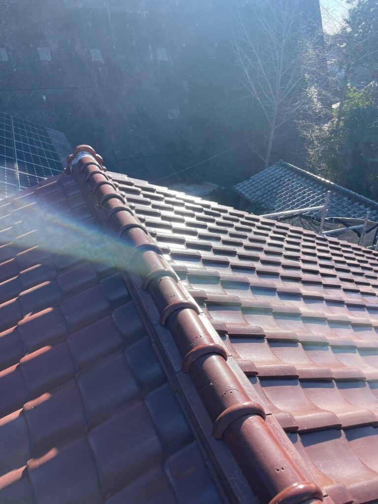 横浜市金沢区にて雨漏り修理・屋根葺き替え工事〈瓦からエコグラーニへの葺き替え〉 施工後